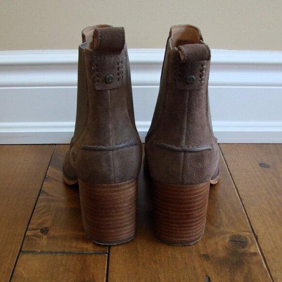 UGG Faye Suede Ankle Boots Booties Brown Leather Suede Chunky Heel Size 10 - Picture 9 of 16
